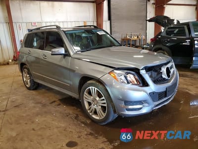 Czwarte zdjęcie samochodu z boku: 2015 MERCEDES-BENZ GLK 350 4MATIC VIN:WDCGG8JB5FG430139 - miniatura