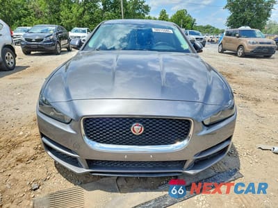 Piąte zdjęcie samochodu w środku: 2019 JAGUAR XE PREMIUM VIN:SAJAD4FX2KCP51897 - miniatura