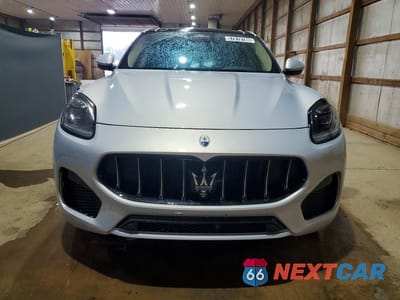 Piąte zdjęcie samochodu w środku: 2023 MASERATI GRECALE GT VIN:ZN682AVA5P7429283 - miniatura