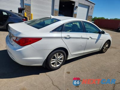 Trzecie zdjęcie samochodu z tyłu: 2013 HYUNDAI SONATA GLS VIN:5NPEB4AC6DH785780 - miniatura