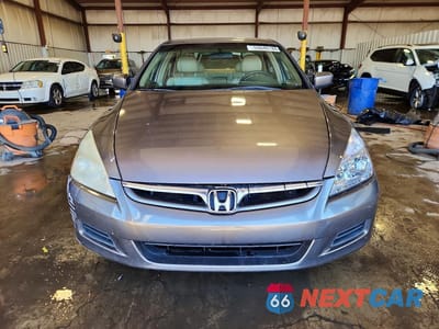 Piąte zdjęcie samochodu w środku: 2006 HONDA ACCORD EX VIN:1HGCM56876A106400 - miniatura