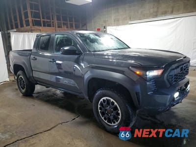 Czwarte zdjęcie samochodu z boku: 2025 TOYOTA TACOMA TRD OFF-ROAD VIN:3TMLB5JN1SM147085 - miniatura