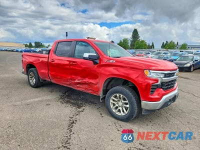 Czwarte zdjęcie samochodu z boku: 2023 CHEVROLET SILVERADO K1500 LT VIN:3GCUDDED9PG202897 - miniatura