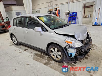 Czwarte zdjęcie samochodu z boku: 2008 NISSAN VERSA VIN:3N1BC13E78L383370 - miniatura
