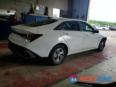 Trzecie zdjęcie samochodu z tyłu: 2026 HYUNDAI ELANTRA SE VIN:KMHLL4DG8TU216092 - miniatura