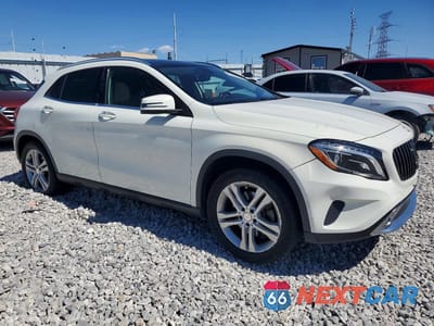 Czwarte zdjęcie samochodu z boku: 2015 MERCEDES-BENZ GLA 250 VIN:WDCTG4EB7FJ177880 - miniatura
