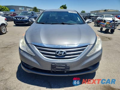 Piąte zdjęcie samochodu w środku: 2014 HYUNDAI SONATA GLS VIN:5NPEB4AC5EH926226 - miniatura