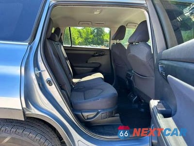 Zdjęcie 6 z 10 samochodu: 2020 TOYOTA HIGHLANDER LE VIN:5TDZZRAH1LS010303 - miniatura