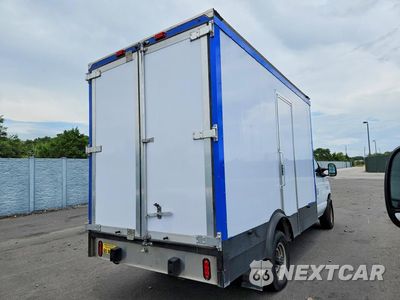 Trzecie zdjęcie samochodu z tyłu: 2024 FORD E350 REFRIGERATED BOX TRUCK VIN:1FDWE3FN1RDD19554 - miniatura