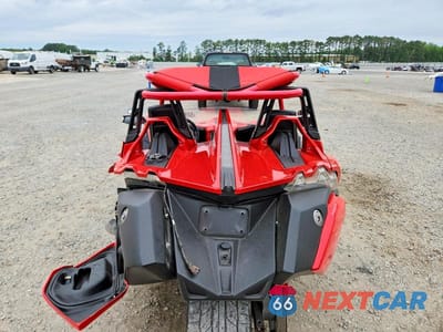 Piąte zdjęcie samochodu w środku: 2015 POLARIS SLINGSHOT SL VIN:57XAAPFA2F5103286 - miniatura