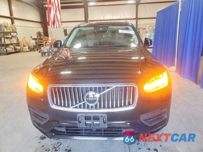 Piąte zdjęcie samochodu w środku: 2020 VOLVO XC90 T6 MOMENTUM VIN:YV4A22PK1L1596118 - miniatura