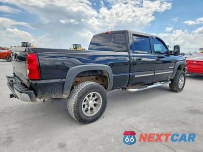Trzecie zdjęcie samochodu z tyłu: 2004 CHEVROLET SILVERADO C2500 HEAVY DUTY VIN:1GCHC23U54F182060 - miniatura