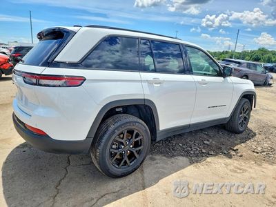 Trzecie zdjęcie samochodu z tyłu: 2025 JEEP GRAND CHEROKEE LAREDO VIN:1C4RJHAG9SC370704 - miniatura