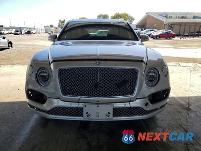 Piąte zdjęcie samochodu w środku: 2018 BENTLEY BENTAYGA VIN:SJAAC4ZV4JC018083 - miniatura