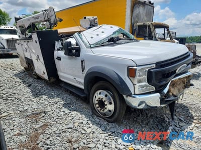 Czwarte zdjęcie samochodu z boku: 2022 FORD F550 SUPER DUTY VIN:1FDUF5GT1NDA18676 - miniatura