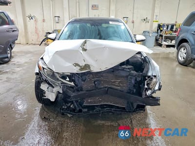 Piąte zdjęcie samochodu w środku: 2019 KIA OPTIMA S VIN:5XXGT4L37KG370219 - miniatura