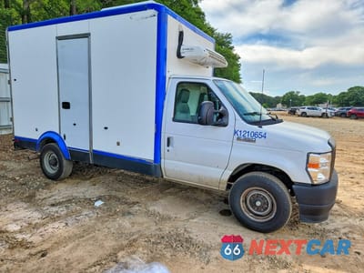 Czwarte zdjęcie samochodu z boku: 2023 FORD E350 REFRIGERATED BOX TRUCK VIN:1FDWE3FK5PDD14750 - miniatura