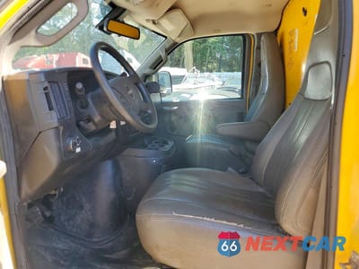 Zdjęcie 7 z 12 samochodu: 2020 GMC SAVANA BOX TRUCK VIN:1GD07RFP0L1180045 - miniatura