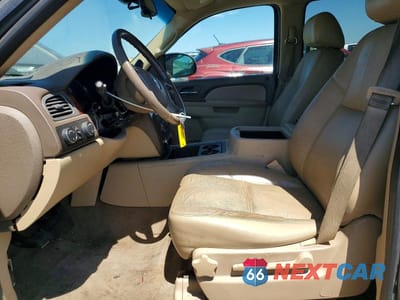 Zdjęcie 7 z 13 samochodu: 2013 CHEVROLET SUBURBAN K1500 LT VIN:1GNSKJE70DR158586 - miniatura