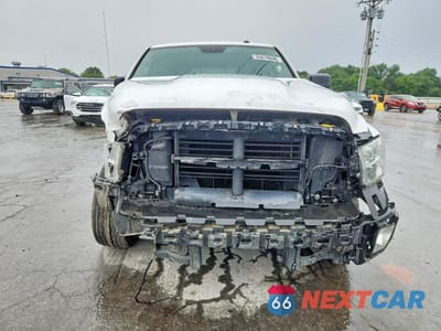 Piąte zdjęcie samochodu w środku: 2018 RAM 1500 ST VIN:3C6RR7KT3JG130596 - miniatura