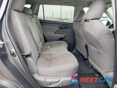 Zdjęcie 11 z 13 samochodu: 2022 TOYOTA HIGHLANDER LE VIN:5TDZZRAH6NS554511 - miniatura