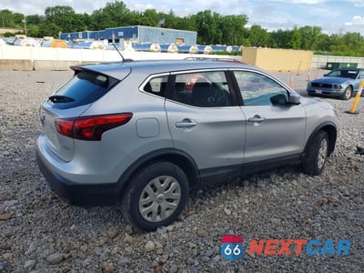 Trzecie zdjęcie samochodu z tyłu: 2019 NISSAN ROGUE SPORT S VIN:JN1BJ1CR1KW338466 - miniatura