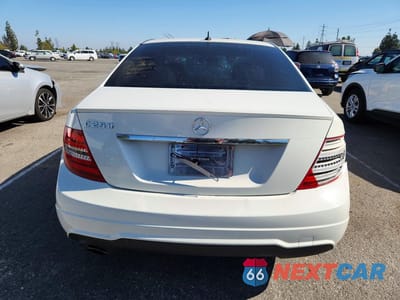 Zdjęcie 6 z 12 samochodu: 2012 MERCEDES-BENZ C 250 VIN:WDDGF4HB7CA682065 - miniatura
