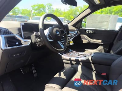 Zdjęcie 7 z 15 samochodu: 2026 BMW X5 XDRIVE50E VIN:5UX43EU02T9389965 - miniatura