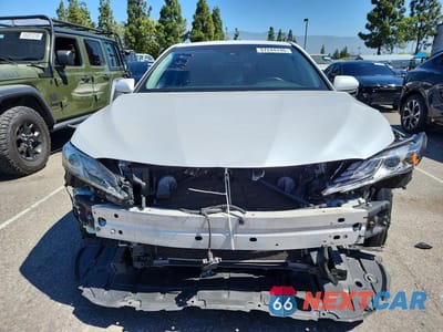 Piąte zdjęcie samochodu w środku: 2018 TOYOTA CAMRY XSE VIN:4T1B61HK5JU053088 - miniatura
