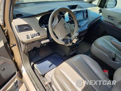 Zdjęcie 8 z 13 samochodu: 2014 TOYOTA SIENNA XLE 8-PASSENGER VIN:5TDYK3DC7ES430826 - miniatura