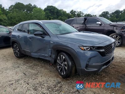Czwarte zdjęcie samochodu z boku: 2025 MAZDA CX-50 PREMIUM PLUS VIN:7MMVAAEW9SN139457 - miniatura