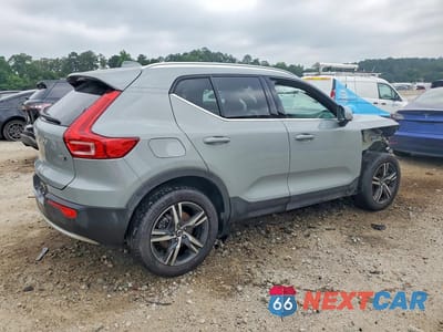 Trzecie zdjęcie samochodu z tyłu: 2025 VOLVO XC40 CORE VIN:YV4L12UJ9S2515754 - miniatura
