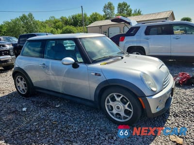 Czwarte zdjęcie samochodu z boku: 2006 MINI COOPER S VIN:WMWRE33526TL24895 - miniatura