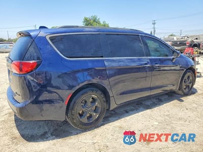Trzecie zdjęcie samochodu z tyłu: 2017 CHRYSLER PACIFICA EHYBRID PREMIUM VIN:2C4RC1L75HR765106 - miniatura