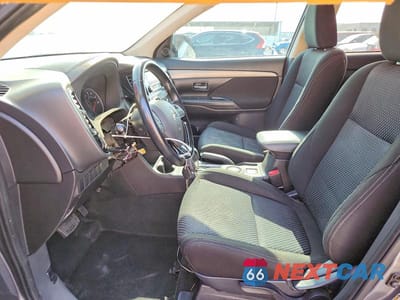 Zdjęcie 7 z 14 samochodu: 2016 MITSUBISHI OUTLANDER ES VIN:JA4AD2A37GZ062203 - miniatura