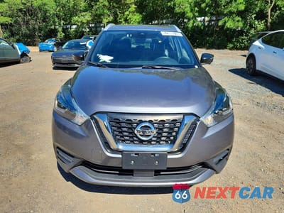 Piąte zdjęcie samochodu w środku: 2020 NISSAN KICKS SR VIN:3N1CP5DV1LL579232 - miniatura
