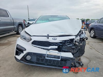 Piąte zdjęcie samochodu w środku: 2019 KIA FORTE LXS VIN:3KPF24AD0KE111736 - miniatura