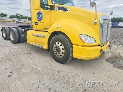 Zdjęcie 9 z 10 samochodu: 2016 KENWORTH T680 SEMI TRUCK VIN:1XKYD40X1GJ497841 - miniatura