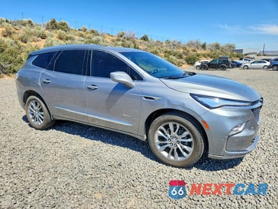 Czwarte zdjęcie samochodu z boku: 2023 BUICK ENCLAVE AVENIR VIN:5GAEVCKW4PJ276116 - miniatura