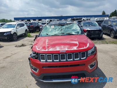 Piąte zdjęcie samochodu w środku: 2019 JEEP COMPASS LIMITED VIN:3C4NJDCB1KT697529 - miniatura