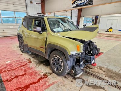 Czwarte zdjęcie samochodu z boku: 2015 JEEP RENEGADE TRAILHAWK VIN:ZACCJBCT3FPC18822 - miniatura