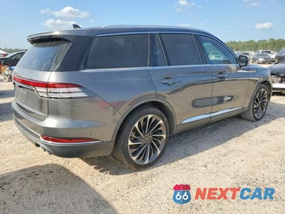 Trzecie zdjęcie samochodu z tyłu: 2022 LINCOLN AVIATOR RESERVE VIN:5LM5J7WCXNGL15893 - miniatura