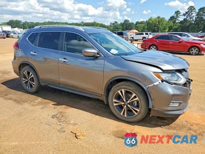 Czwarte zdjęcie samochodu z boku: 2020 NISSAN ROGUE SV VIN:5N1AT2MTXLC750581 - miniatura