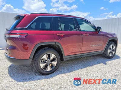 Trzecie zdjęcie samochodu z tyłu: 2024 JEEP GRAND CHEROKEE LIMITED 4XE VIN:1C4RJYB61RC171677 - miniatura