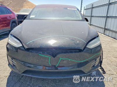 Piąte zdjęcie samochodu w środku: 2017 TESLA MODEL X VIN:5YJXCDE2XHF059660 - miniatura