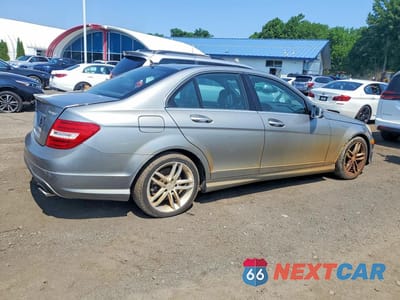 Trzecie zdjęcie samochodu z tyłu: 2014 MERCEDES-BENZ C 300 4MATIC VIN:WDDGF8AB2EA949861 - miniatura