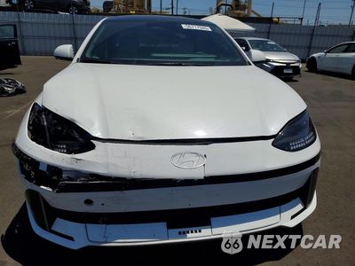 Piąte zdjęcie samochodu w środku: 2025 HYUNDAI IONIQ 6 LIMITED VIN:KMHM54AA7SA116970 - miniatura