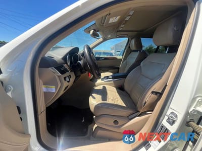Zdjęcie 6 z 10 samochodu: 2013 MERCEDES-BENZ ML 550 4MATIC VIN:4JGDA7DB8DA195571 - miniatura