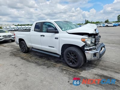 Czwarte zdjęcie samochodu z boku: 2020 TOYOTA TUNDRA SR5 VIN:5TFUY5F10LX895573 - miniatura