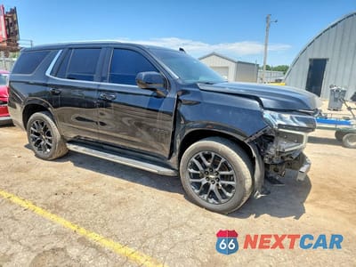 Czwarte zdjęcie samochodu z boku: 2022 CHEVROLET TAHOE K1500 LS VIN:1GNSKMKD5NR352690 - miniatura